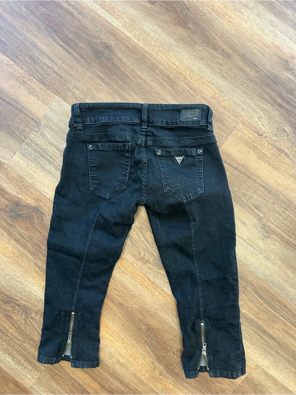 Guess black denim capri stretch jeans